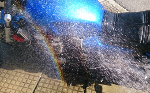 バイクと虹